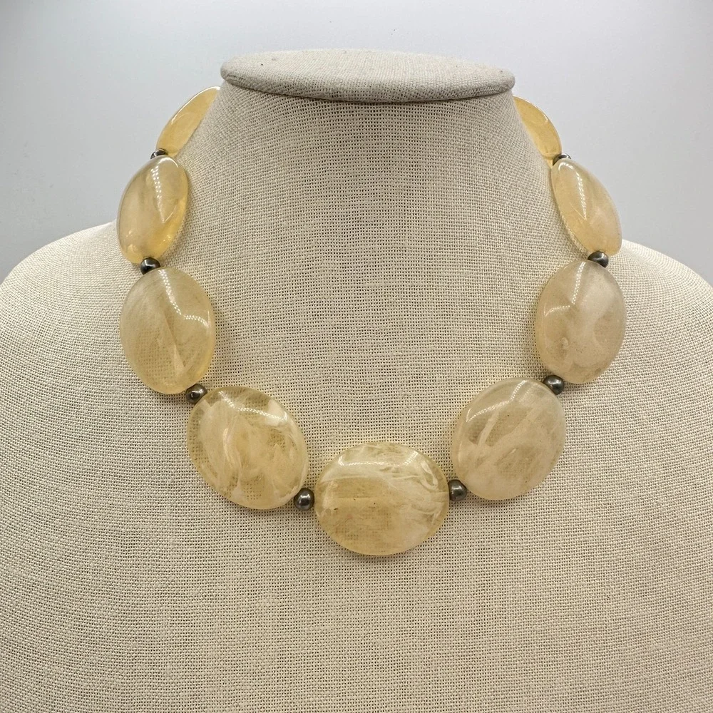 Vintage 90s Silver Tone Pale Yellow Pebble Resin Retro Necklace Women's Jewelry